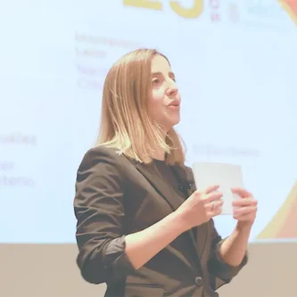 Moderación profesional de eventos corporativos